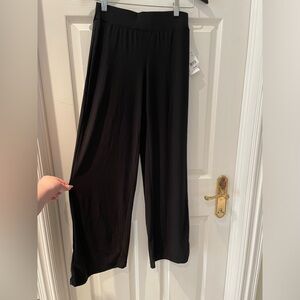 Woman’s wide leg stretchy pants